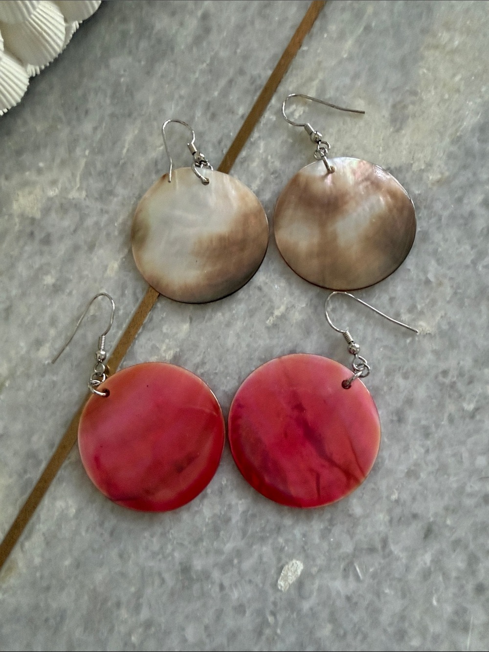 Two-Pair Round Shell Drop Earrings in Pink and Brown